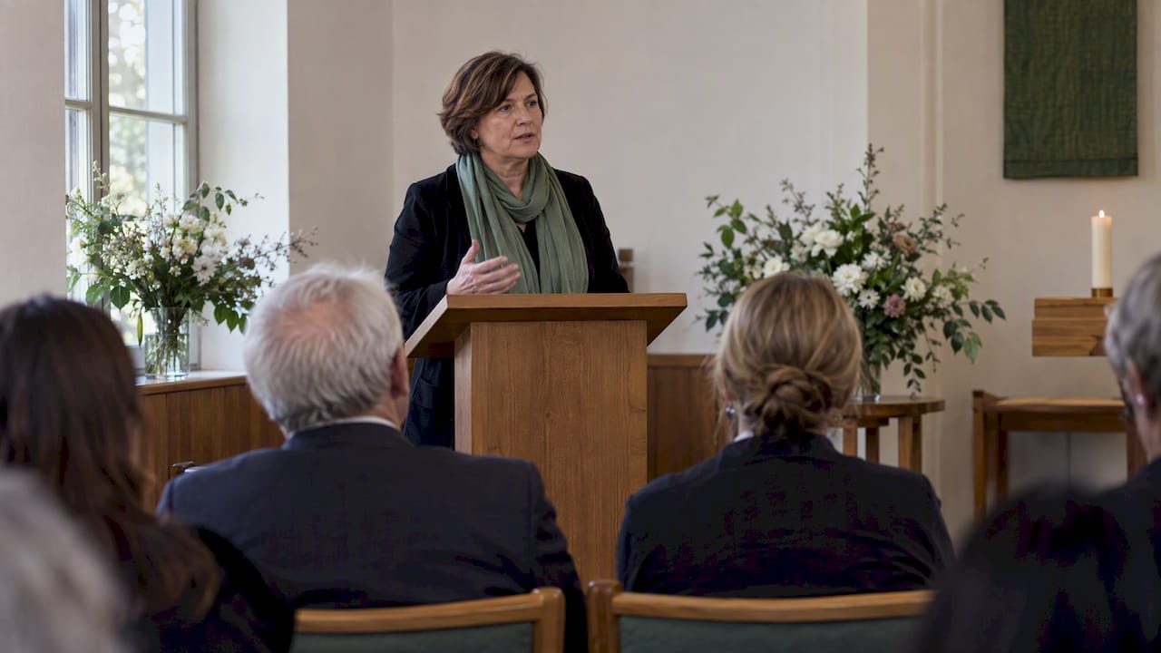 Eulogy vs Tribute: Funeral Checklist and Copy Ready Lines